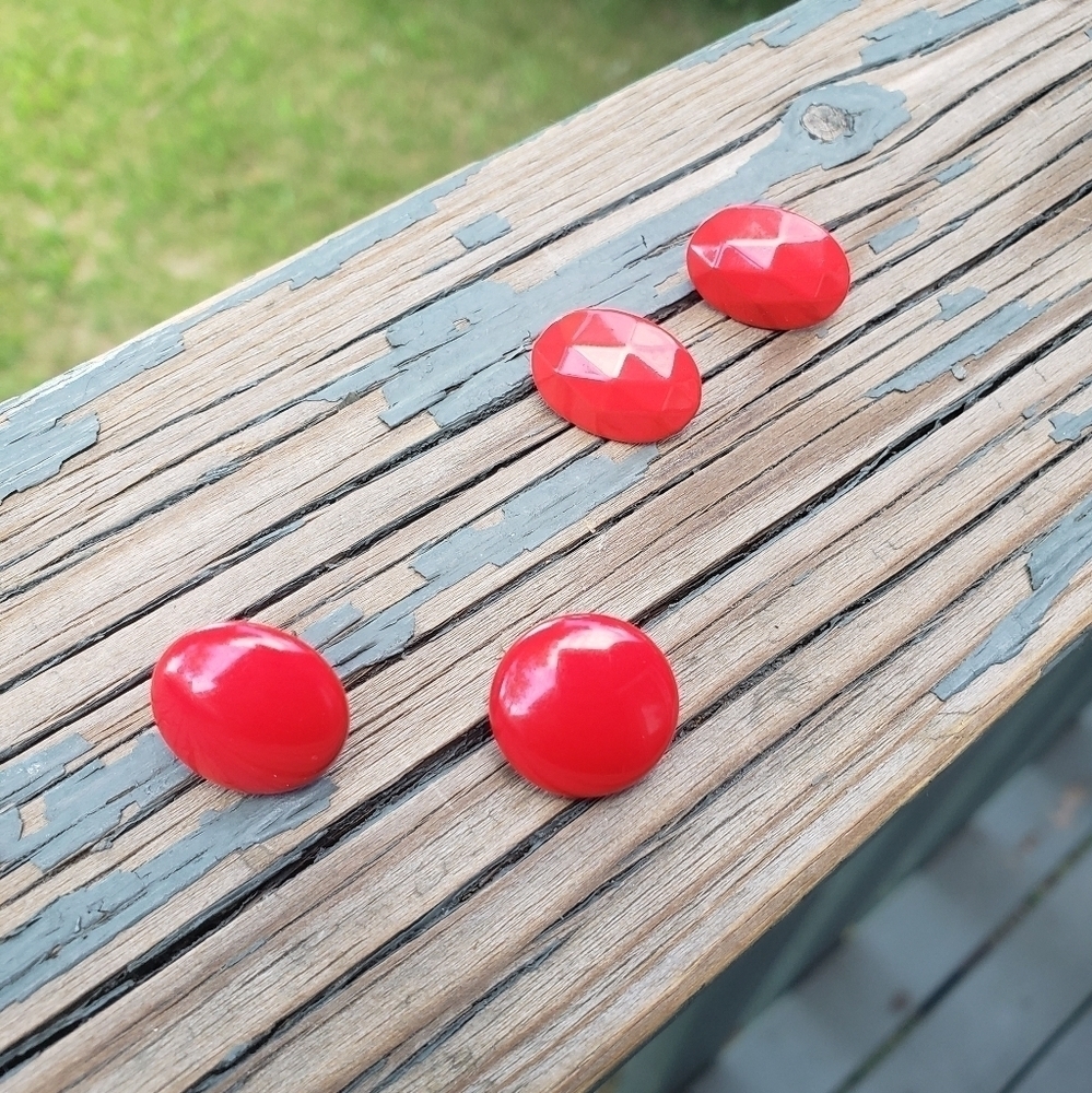 2 pair of red studs